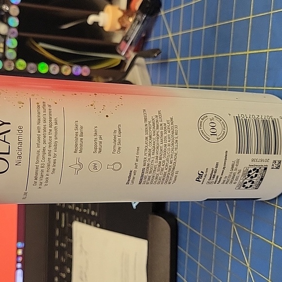 OLAY Regenerist Niacinamide Body Wash 591ml - Picture 2 of 2